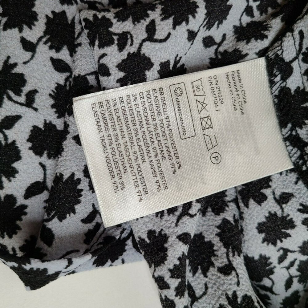 NWT H&M Floral Shift Dress Ruffle Collar Sz 4 Pockets Keyhole Tie Neck Navy Blue - Picture 12 of 12